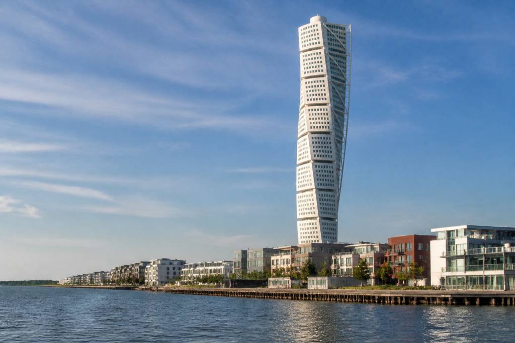 Hsb turning torso: historia, diseño y claves del rascacielos más icónico de Suecia